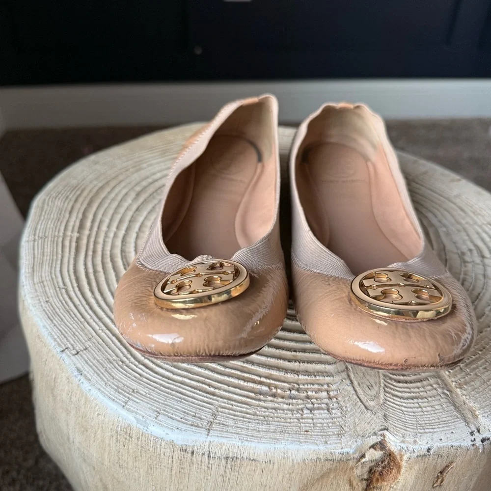 Tory Burch Caroline Patent Leather Ballerina Flats Shoes Nude Beige Size 7.5